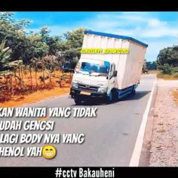 Truk hino 300 aksi oleng versi dj aku suka body  mamah muda