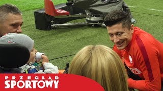 Lewandowski rozmawia z młodym kibicem. piękny gest kapitana!