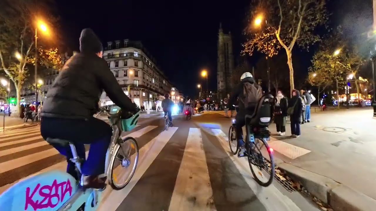 Il se passe plein de chose devant l'hotel de ville a Paris ... Surtout des accidents !