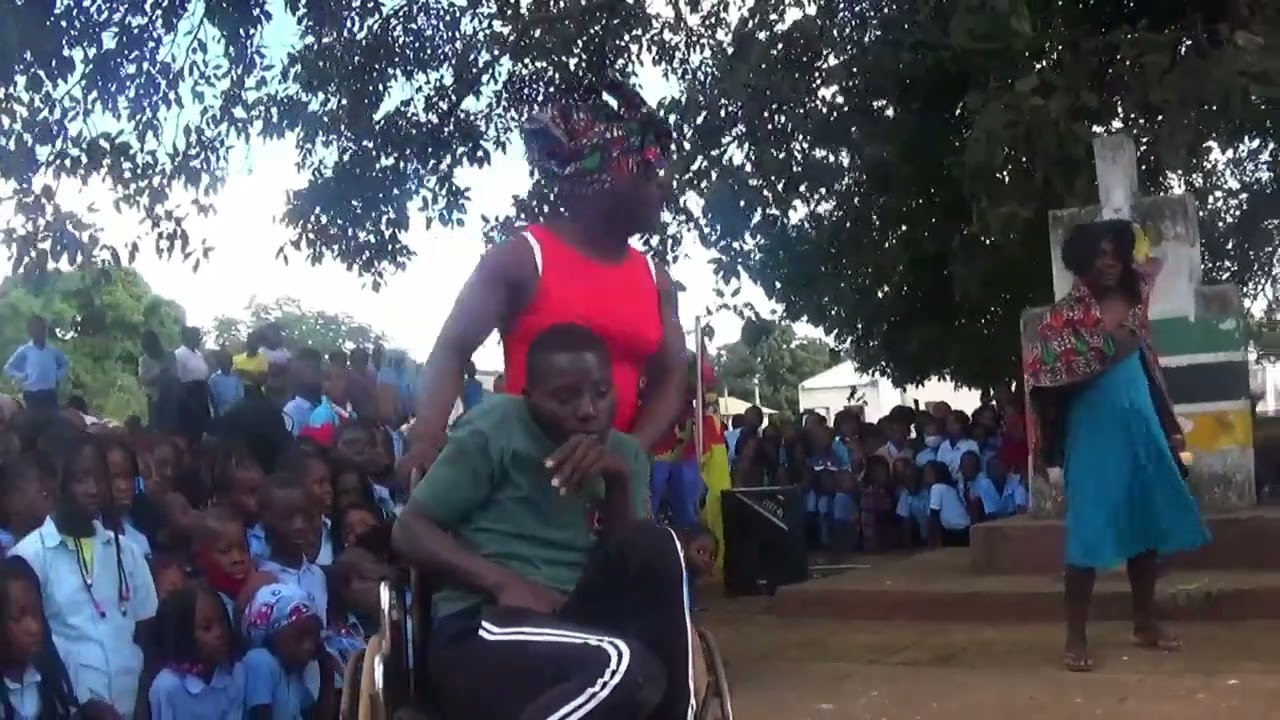 Actuação do Grupo Teatral Chambos de Mecanhelas por ocasião do 1 de Junho (Niassa - Mecanhelas 2022)