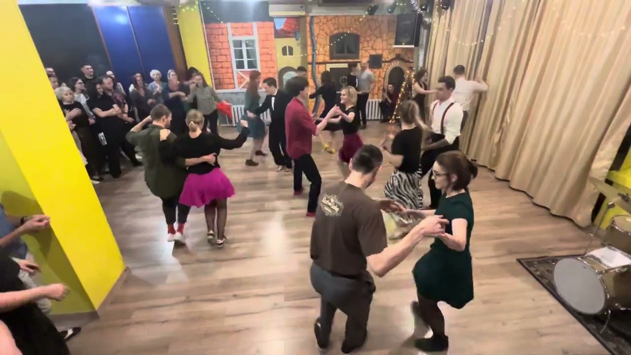 Christmas 2023. Lindy Hop Mix&Match ProAm. Prelims, for Pro, song 4