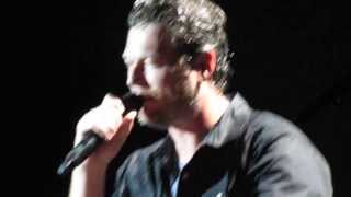 Blake Shelton Attempting To Sing "Yeah" by Usher - Ten Times Crazier Tour (8/2/13 in Pittsburgh)