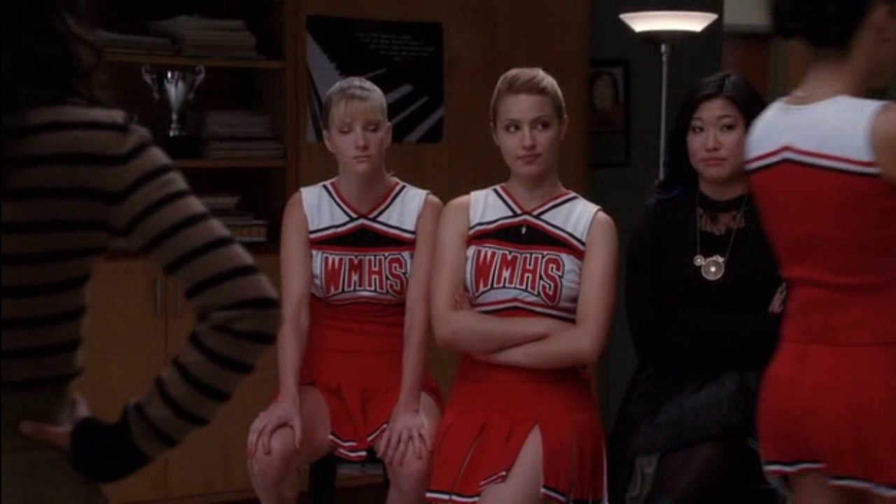 GLEE - El Club Glee defiende a Kurt de Karofsky [Furt 2X08] - YouTube