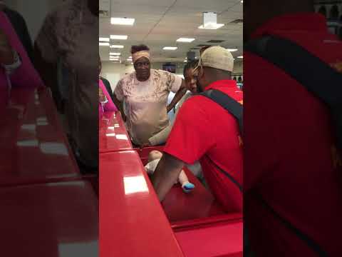 Spontaneous PUBLIC Laundromat Infant CPR Lesson