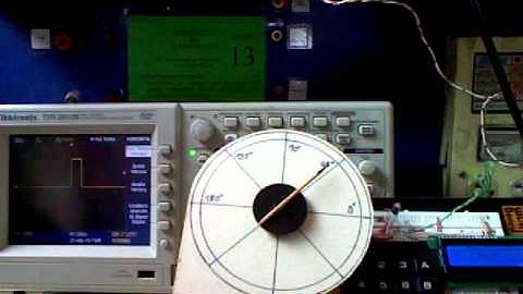 Control De Posición De Un Servomotor Con Microcontrolador (LCD+Teclado)