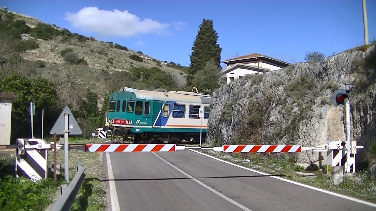Spoorwegovergang Sassari (I) // Railroad crossing // Passaggio a livello