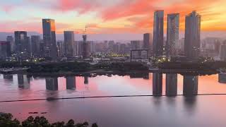 📸 A real shot of Fuzhou's sky at 4 AM!It turns out that romance awakens before sunrise.