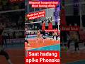 Megawati hangestri duet block bareng shindy saat hadang spike Phonska