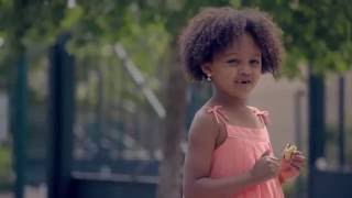 Kelssy enfant mannequin france Pub CARREFOUR « J’optimisme »