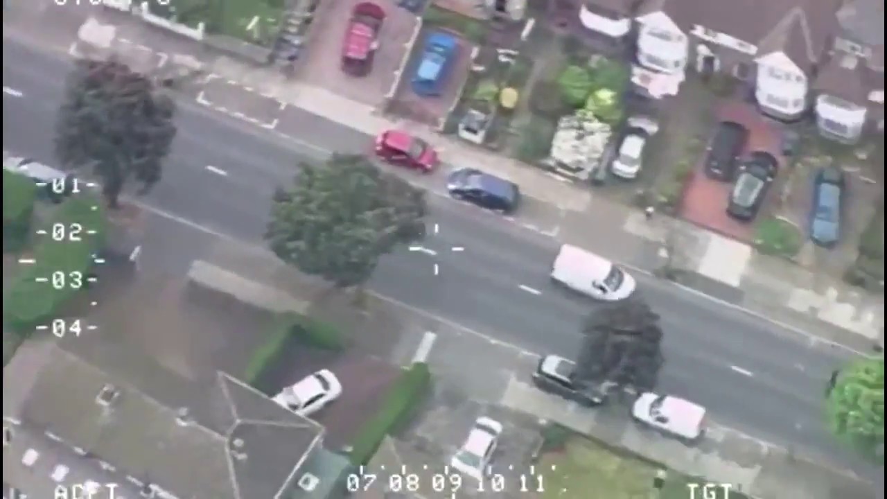 犯罪者のバイクにパトカーをぶつけて逃走阻止 英警察が新たな検挙方法の映像公開 Switch News スウィッチ ニュース 犯罪者のバイクにパトカーをぶつけて逃走阻止 英警察が新たな検挙方法の映像公開 Switch News スウィッチ ニュース