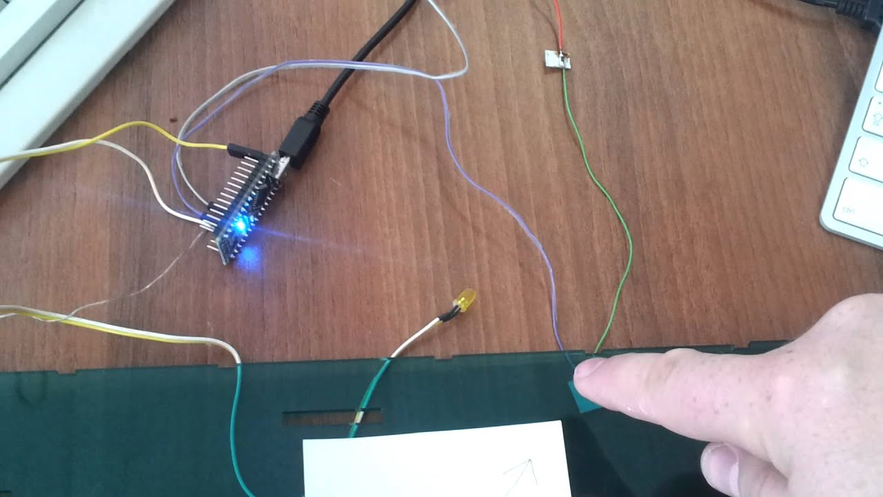 Емкостная кнопка "на коленке" - YouTube