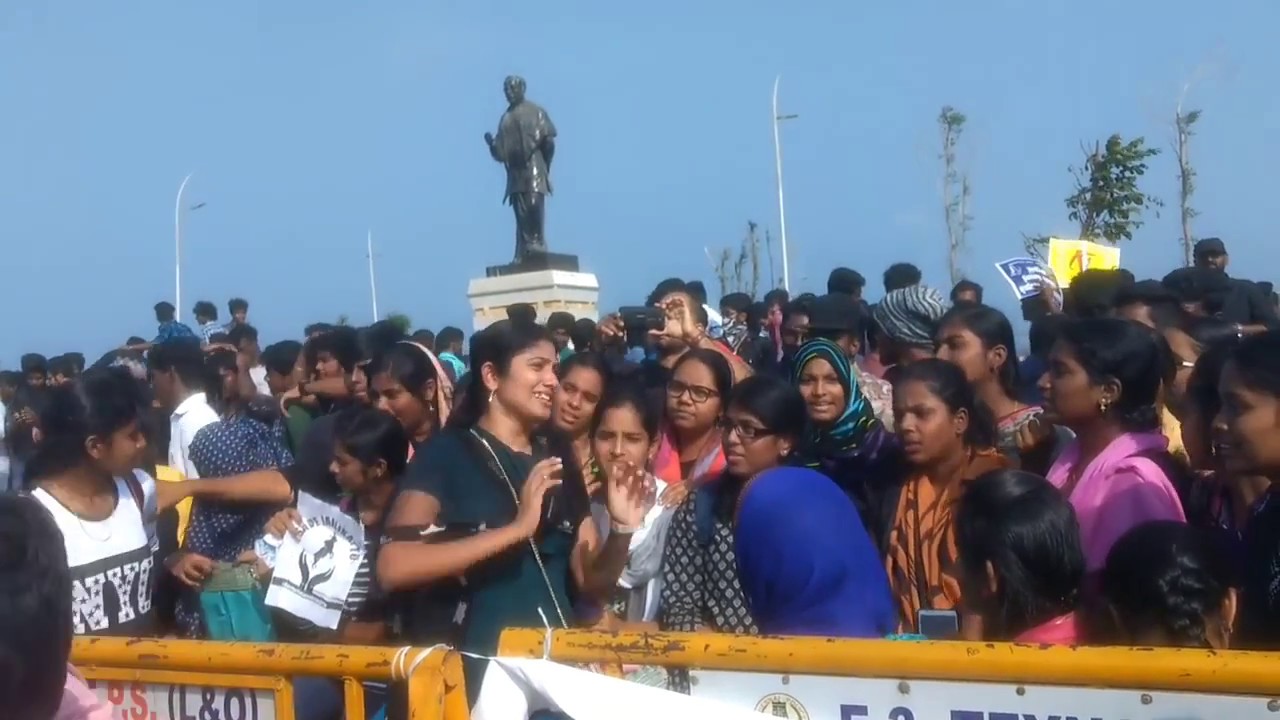 Jallikattu protest by the bold Girl at marina