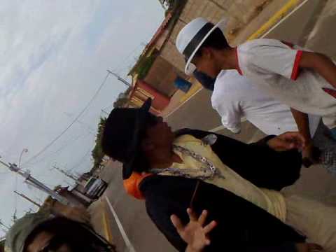 los Reguetoneros De La Chamarreta "Salgo pa la Cal...
