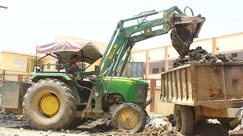 Bull EXT Loader on John Deere Handling Garbage