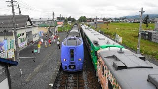 〔4K UHD|cc〕JR北海道・宗谷本線：剣淵駅、キハ40系+キハ48系/ 観光列車『風っこ そうや号』停車中、キハ261系/特急『サロベツ号』通過シーン。