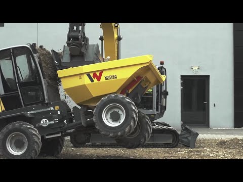 Wacker Neuson 15-ton excavator vs. 6-ton dumper: Cab impact test at half and full slewing speed