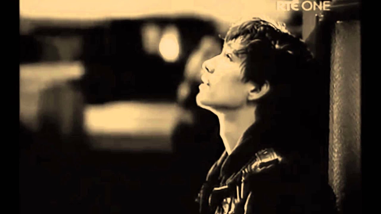 Love/Hate~Darren~Figure 8 - YouTube