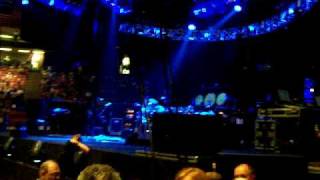 090429 The Dead, Between sets, IZOD Center, E Rutherford, NJ