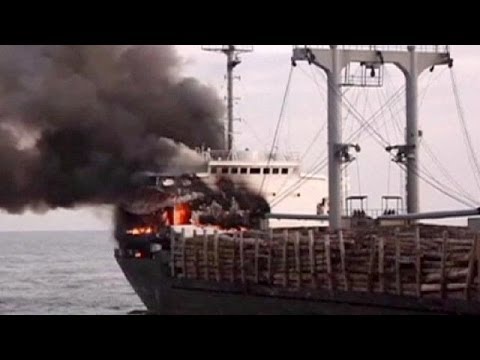 آتش گرفتن کشتی در رودخانه یانگ تسه