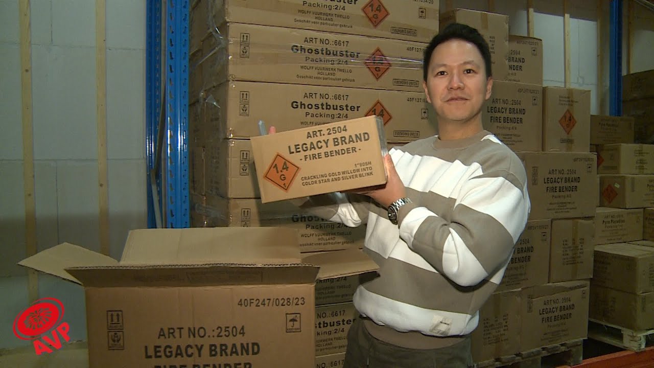 OP BEZOEK BIJ IMPORTEUR WOLFF VUURWERK!