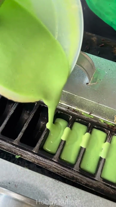 Tuang adonan pukis pandan #streetfood #food #pukis #kuepukis #telur #tempe #tahu #kuliner