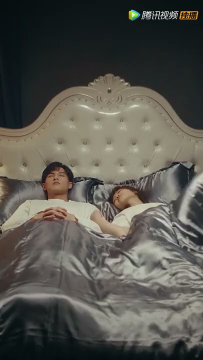 💋💑Cuddle and kiss! The girl woke up at sunrise in the CEO's arms!  #shorts #chinesedrama #cdrama