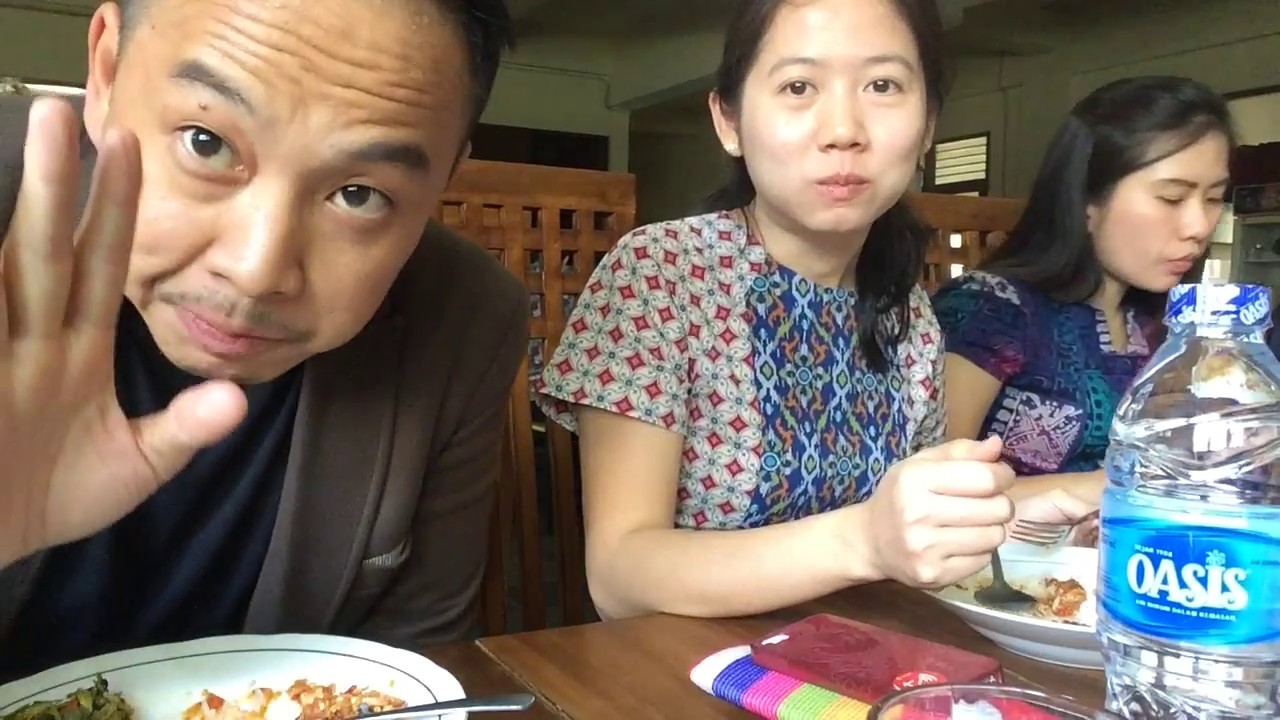 Rumah Makan Manado Tino'or - Harmoni - YouTube