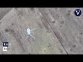 La imagen de un dron ucraniano tumbando a otro ruso en Ucrania