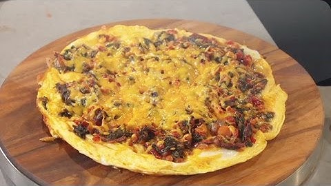 Grande Pizza Omelet - Mad Hungry with Lucinda Scala Quinn