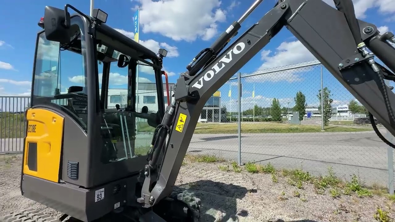 Volvo EC18E minigrävare - perfekt för de mindre gräv- och byggprojekten. Köp den online idag!