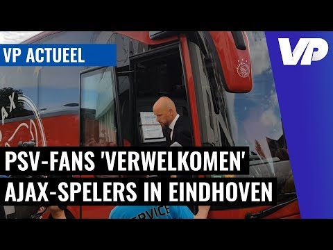 Ten Hag en Labyad kop van jut bij aankomst spelersbus Ajax bij Philips Stadion