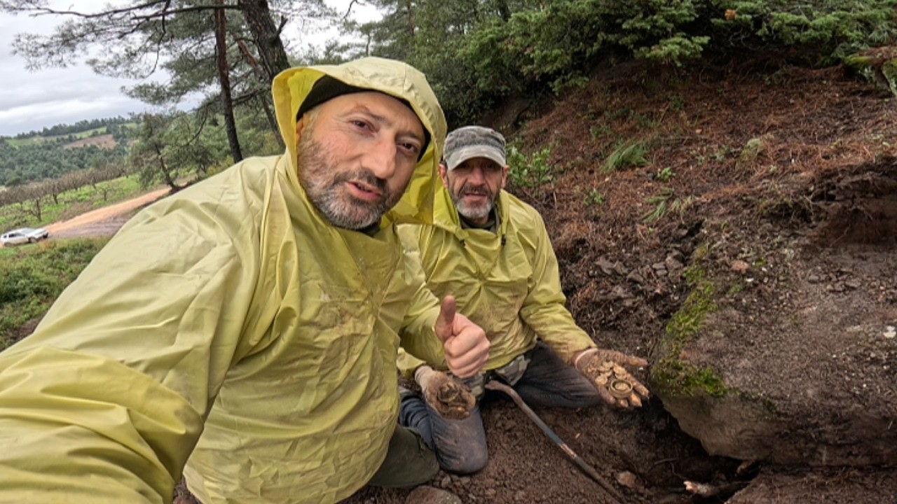 В богатом сундуке с сокровищами были найдены золотые монеты римской эпохи!!!
