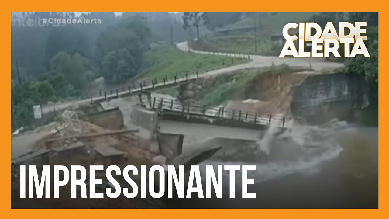 Parte de muro de pedra desaba e interrompe trânsito em Concórdia; VÍDEO, Santa Catarina