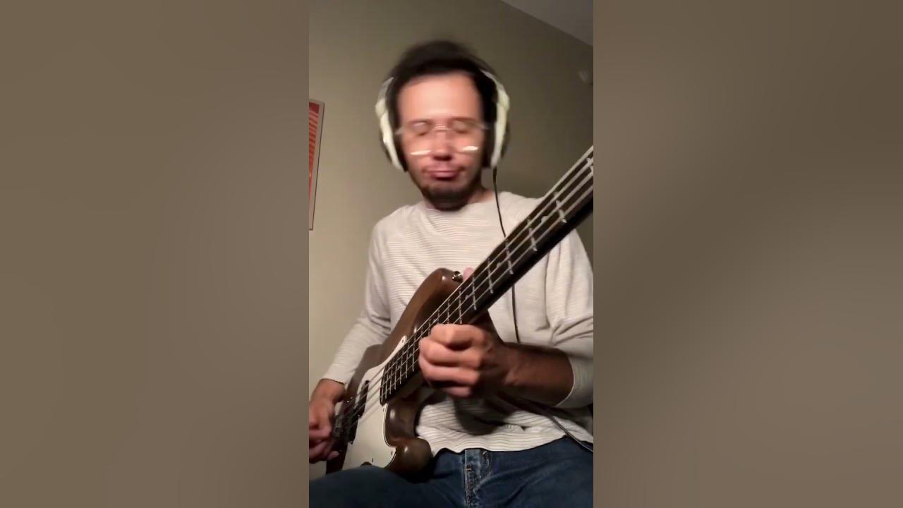 The MOST FUN Strokes Bassline⁉️ #thestrokes #bass #cover