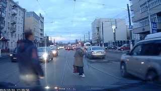 Водитель ПОРШЕ перевел бабушку через дорогу (Тула-1.11.2013.)
