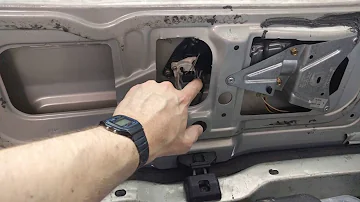 Comment ouvrir le coffre d'une Twingo 2 ?