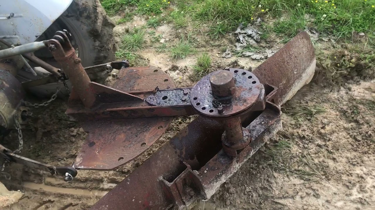 Bringing old grader blade back to life with Classic Fordson Dexta