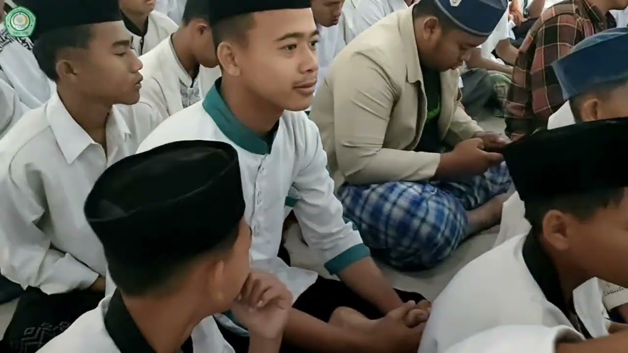 Santri Putra Putri Pondok Pesantren Hidayatul Mubtadiin Jati Agung Lampung Selatan.