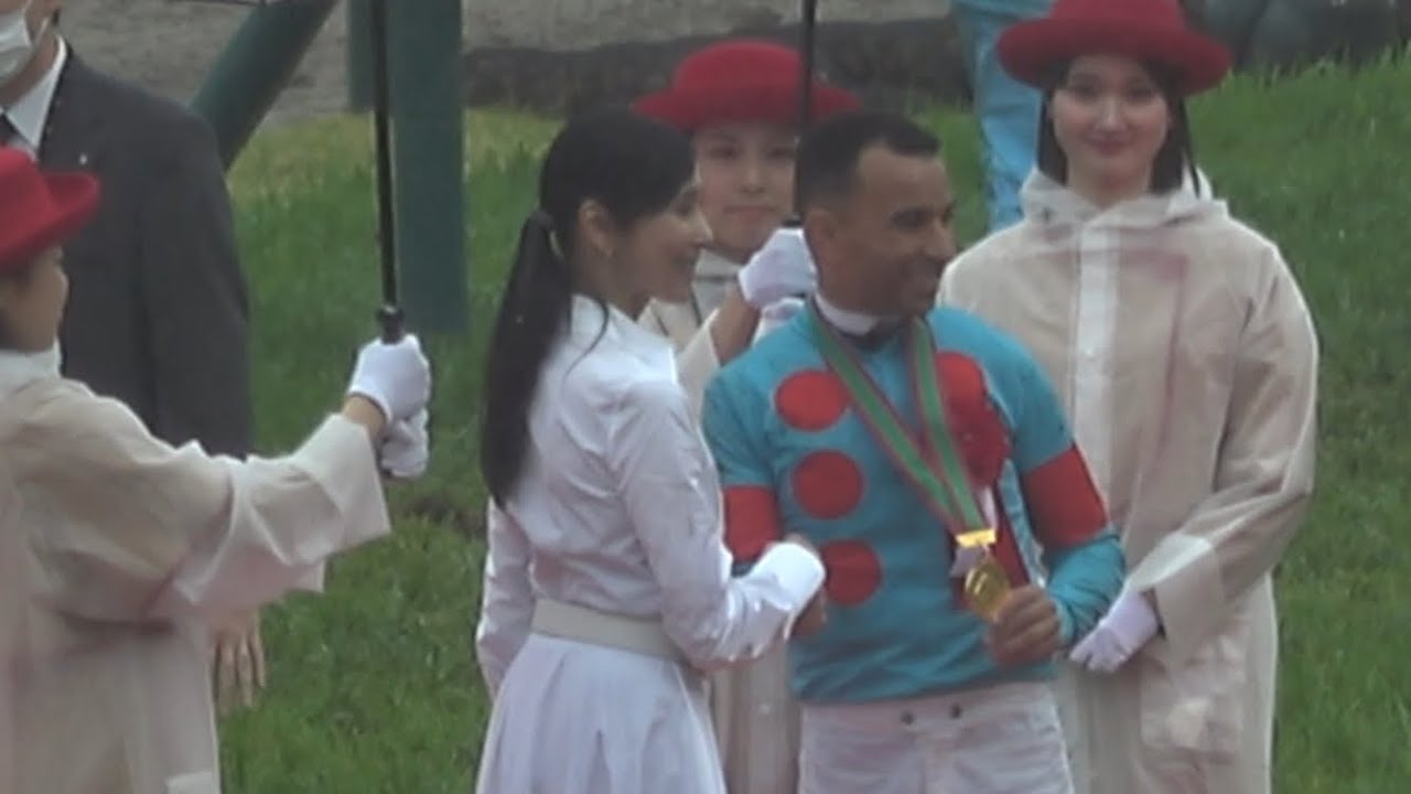 【口取り 表彰式 勝利騎手インタビュー】2025 G1 桜花賞 エンブロイダリー J.モレイラ【プレゼンター黒木瞳さん 阪神競馬場】