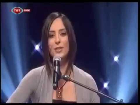 Özlem Özdil - Menevşe Koymuşlar Gülün Adını (Canlı Performans)