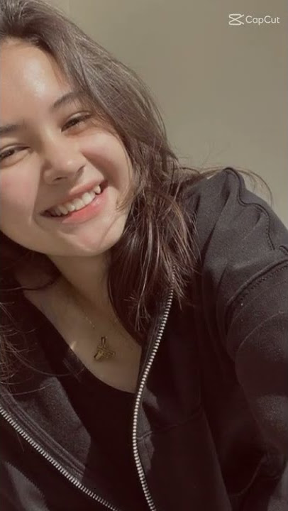 nama ayah sandrina: Mike Skornicki