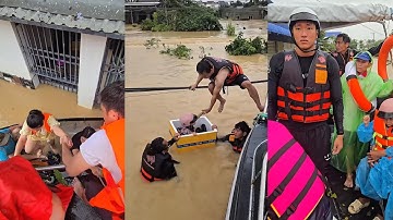 Lũ lụt miền Trung 22/11/2025 - Nước ngập đến mái nhà, giải cứu em bé bằng thùng xốp