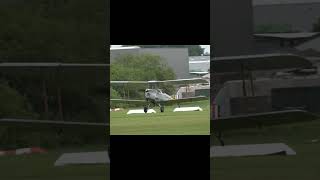 Landing De Havilland Dh-82A Tiger Moth N935Nl