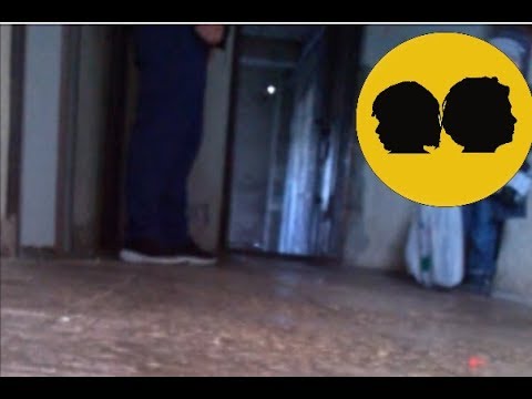 ტკაცუნი სადარბაზოში