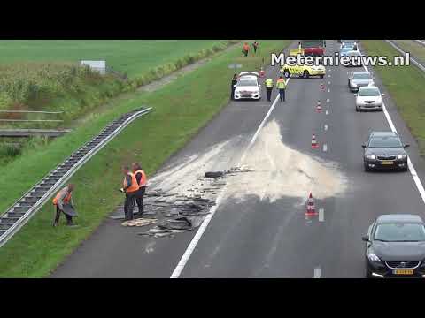 Zand op de A7 bij Marum zorgt voor file