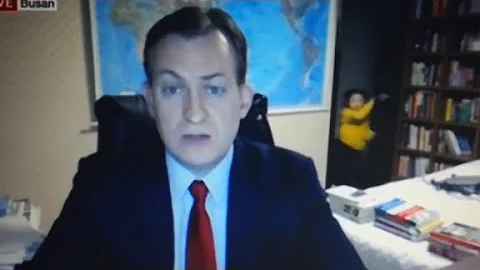 Children crash a live TV interview - DayDayNews