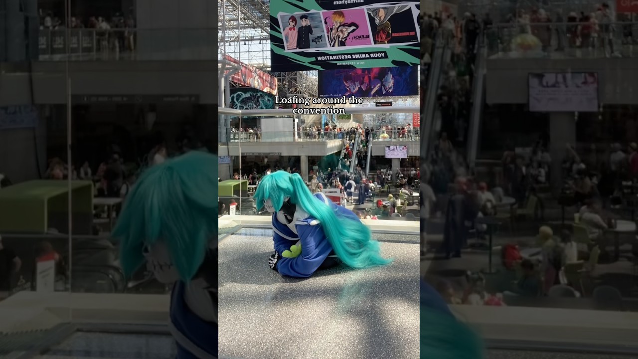 The people below:🧍If you saw me recording this no you didn’t LOL #cosplay #cosplayer #miku #sans