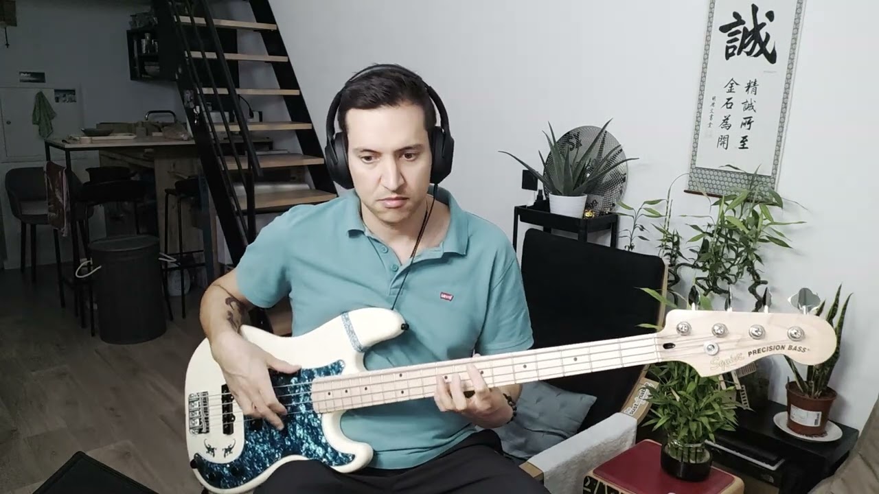 Mogwai - Glasgow Mega-Snake - Bass Cover Improvisation