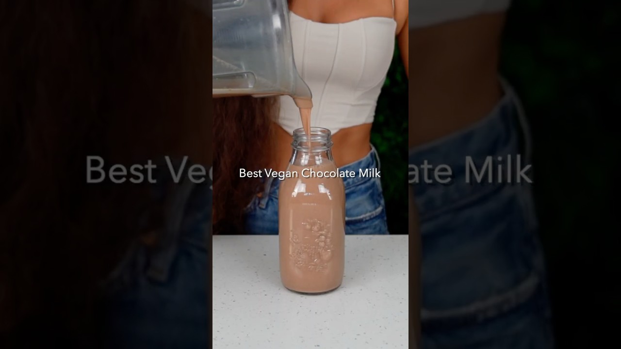 BEST RAW VEGAN CHOCOLATE MILK 🍫🥛 Bookmark this recipe! 👈🏽 It does a body good. 😉