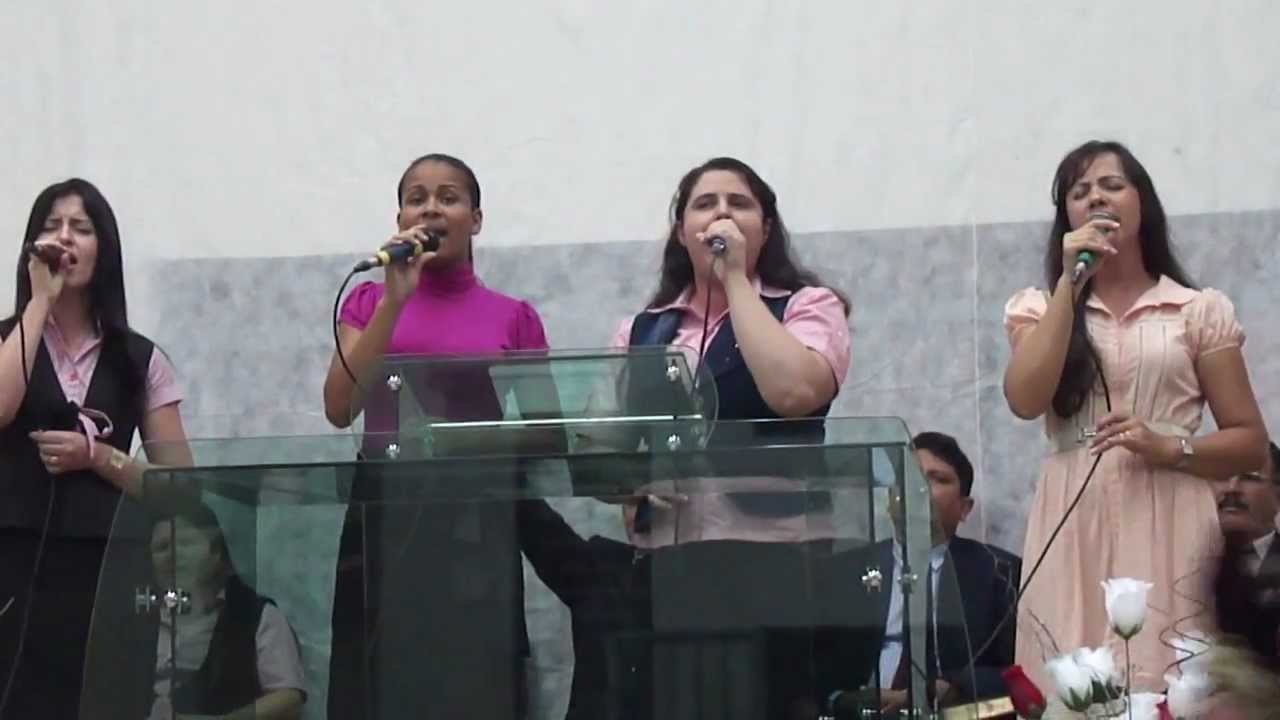 Glória das irmãs Leonel cantando  Quarteto Aliança
